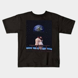 WATCHING THE STARS. Kids T-Shirt